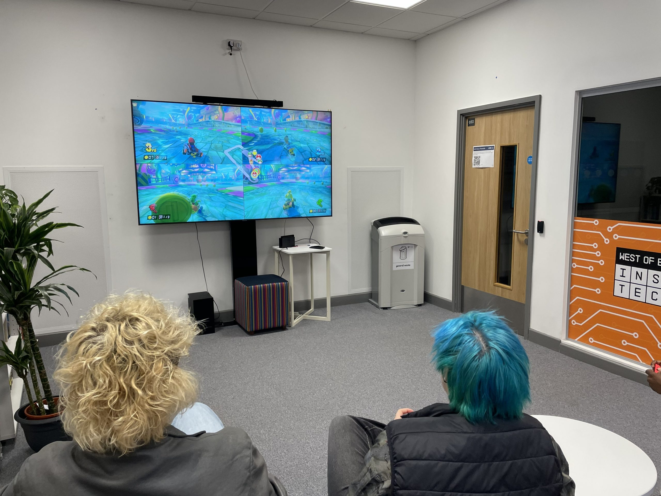 Students at Welcome Week playing Mario Kart